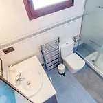 5 Bedroom In *